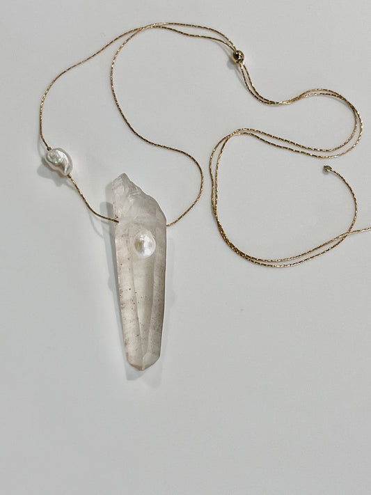 Lemurian Quartz with center and asymmetric freshwater pearl